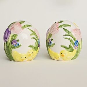 Vintage 1994 EASTER Spring Egg Salt & Pepper Shakers - 3x2.5 - Collectables